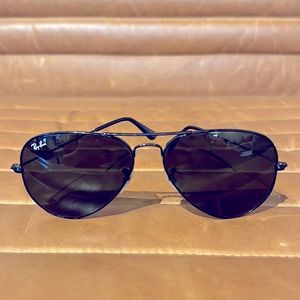 EUC Ray-Ban Unisex Black Aviator Sunglasses RB 3025